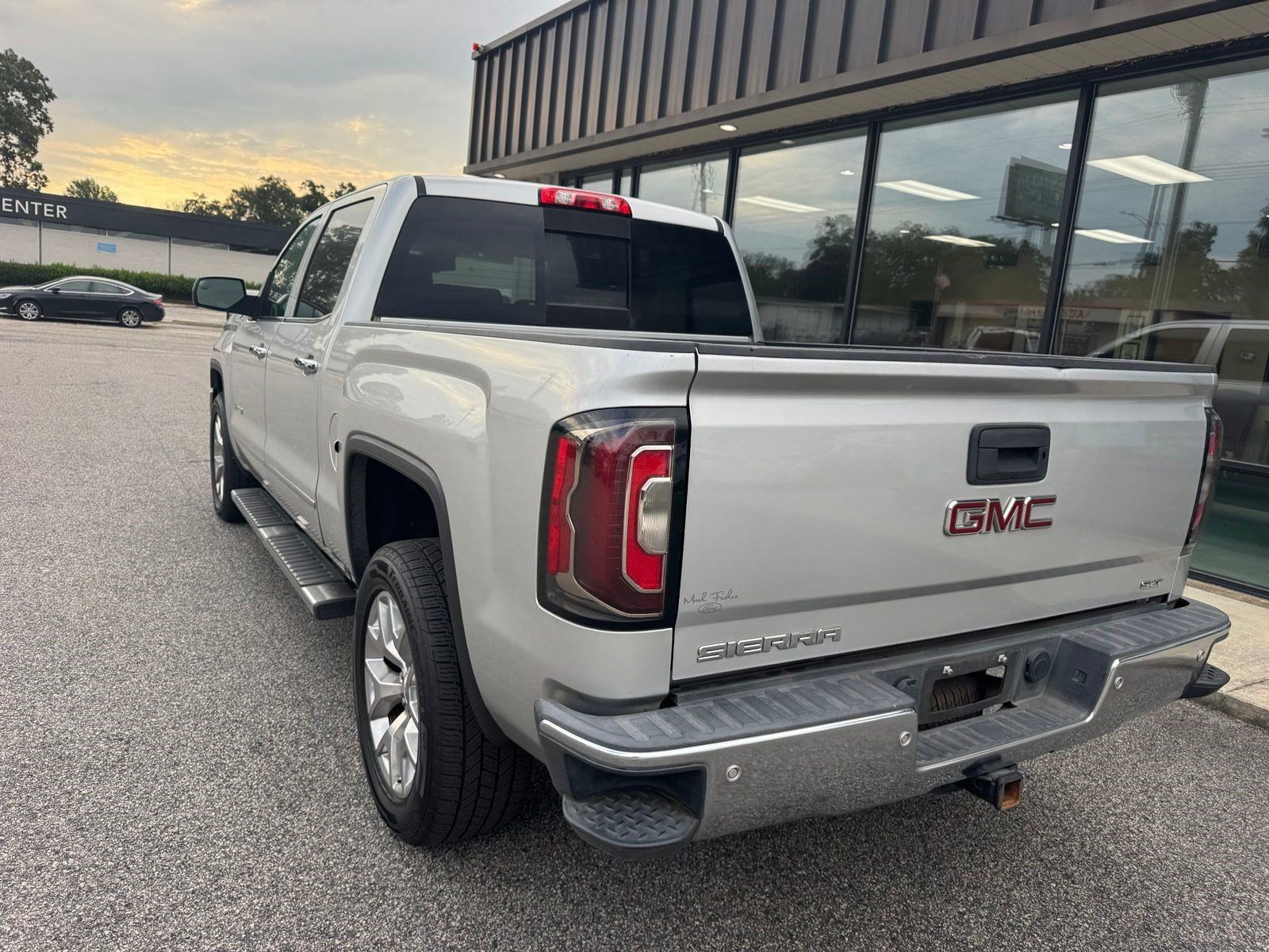 Used 2018 GMC Sierra 1500 SLT AWD/4WD image 13