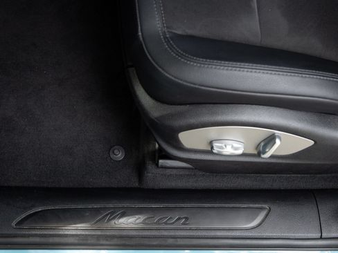 Certified 2019 Porsche Macan AWD/4WD image 21