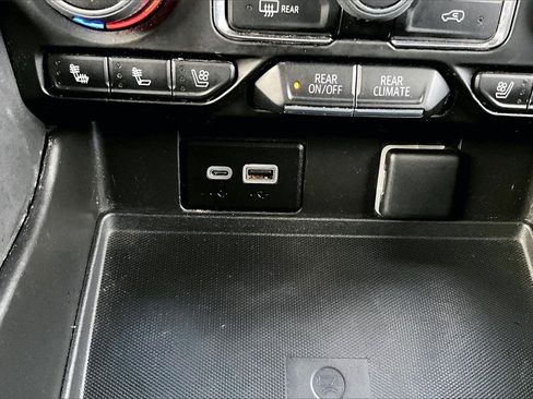 Used 2023 Chevrolet Suburban Premier image 16