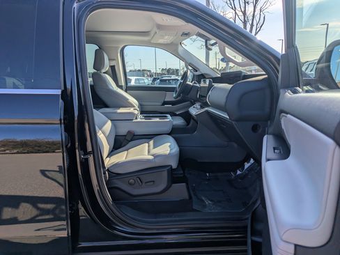 Certified 2025 Ford Expedition Active image 39