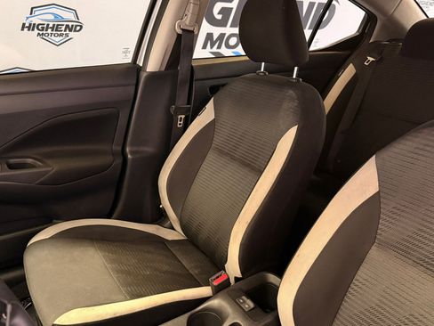 Used 2021 Nissan Versa SV image 14