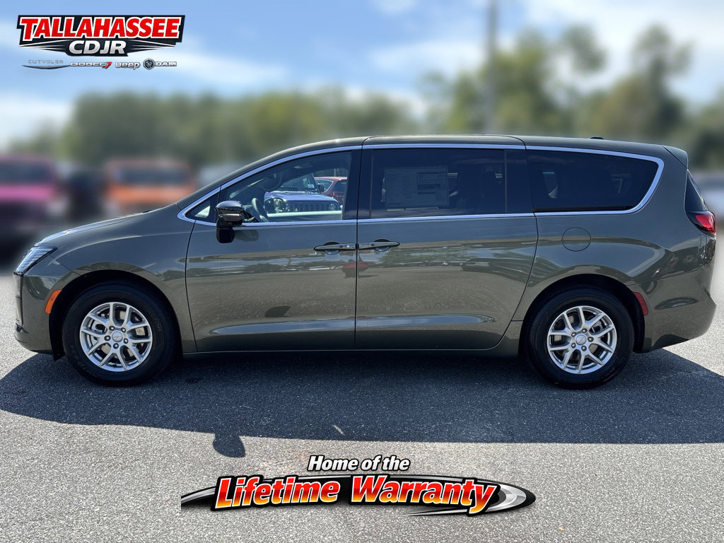 New 2027 Chrysler Pacifica Select FWD image 8