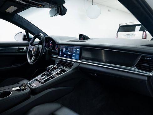 Used 2019 Porsche Panamera Turbo image 25