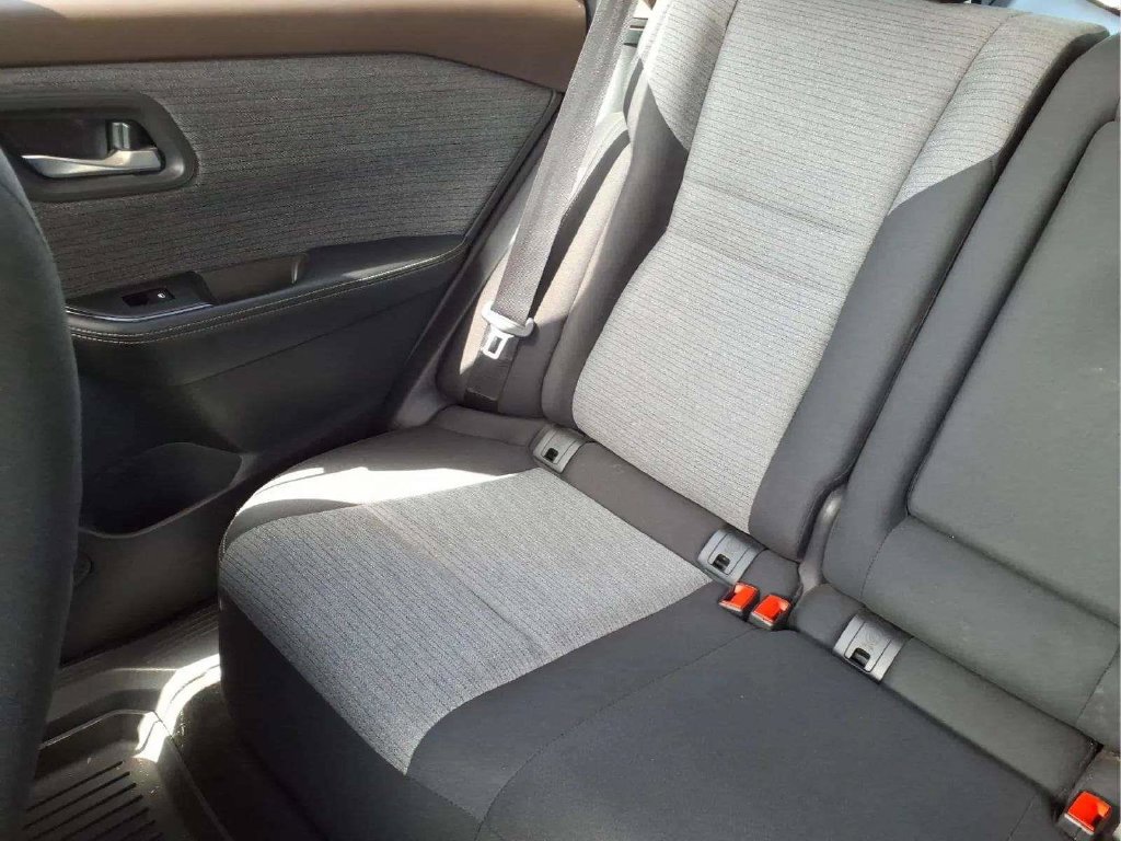 Certified 2023 Nissan Rogue SV FWD image 15