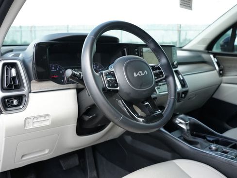 Used 2022 Kia Sorento EX w/ Panoramic Sunroof Package FWD image 16