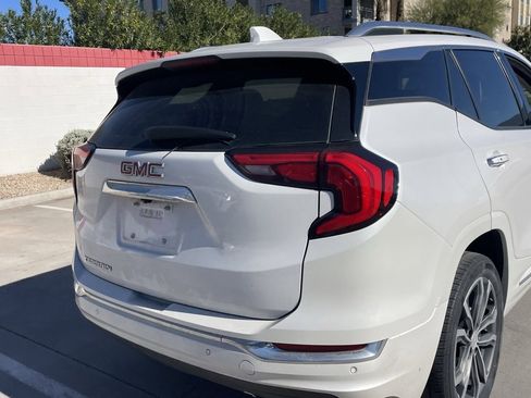 Used 2021 GMC Terrain Denali w/ Denali Premium Package image 4