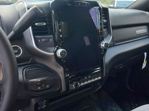 New 2025 RAM 5500 4x4 Regular Cab image 24