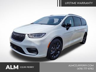 New 2026 Chrysler Pacifica Limited w/ Uconnect Theater Family Group FWD video 1