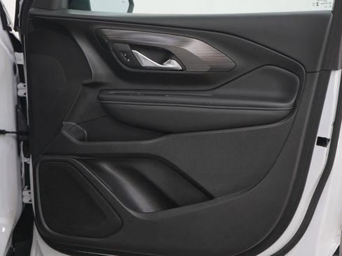 Used 2024 GMC Terrain SLT w/ Elevation Edition image 12