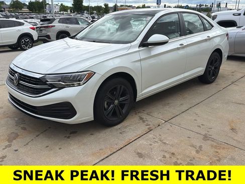 Used 2023 Volkswagen Jetta SE w/ Panoramic Sunroof Package FWD image 3