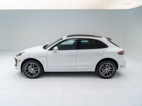 Certified 2026 Porsche Macan AWD/4WD image 2