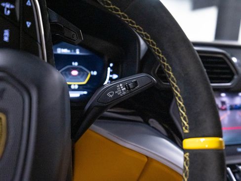 Used 2019 Lamborghini Urus AWD/4WD image 46