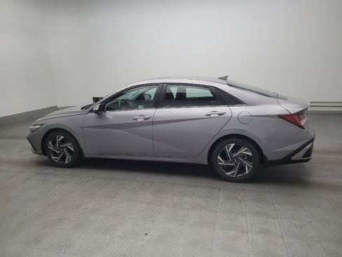 Used 2025 Hyundai Elantra SEL FWD image 3