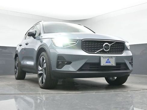 Used 2023 Volvo XC40 B5 Plus w/ Protection Package Premier AWD/4WD image 11