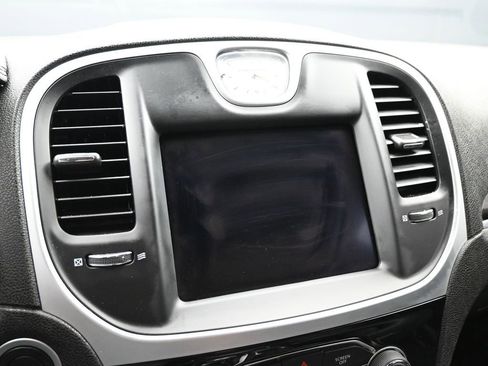 Used 2023 Chrysler 300 Touring w/ Sport Appearance Package RWD image 17