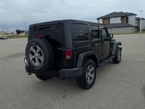 Used 2018 Jeep Wrangler Unlimited Sahara w/ Connectivity Group AWD/4WD image 7