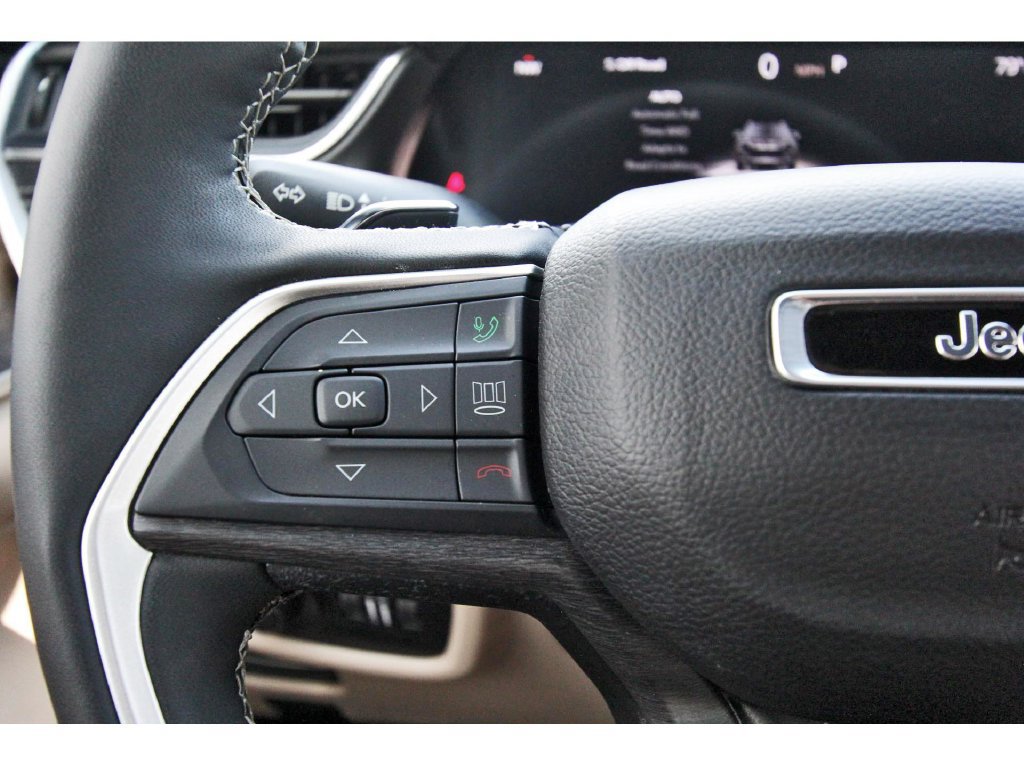 Used 2024 Jeep Grand Cherokee Limited AWD/4WD image 15