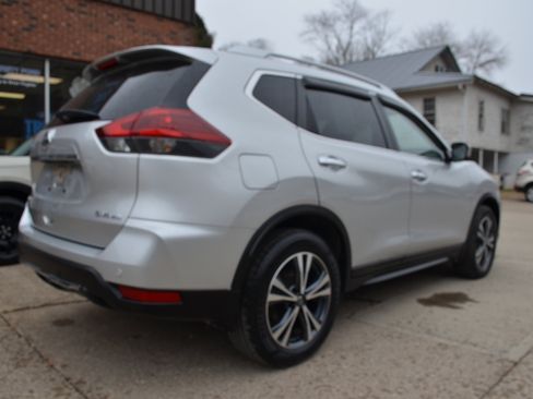 Used 2019 Nissan Rogue SV w/ Sun & Sound Touring Package image 6