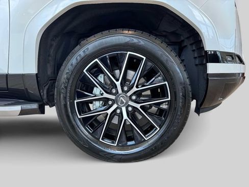 Used 2025 Lexus GX 550 w/ Accessory Package (2T) AWD/4WD image 9