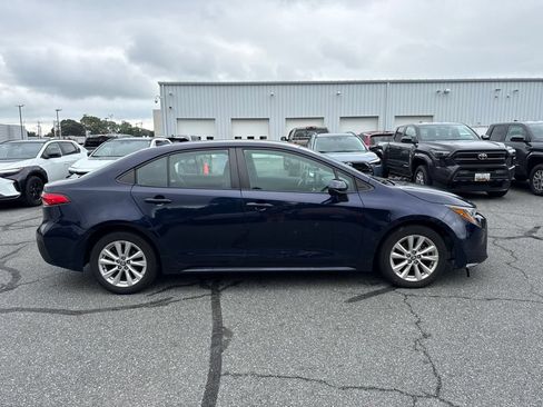 Used 2024 Toyota Corolla LE w/ LE Convenience Package FWD image 6