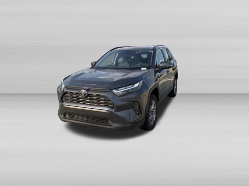Used 2025 Toyota RAV4 XLE AWD/4WD image 12