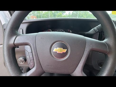 Used 2017 Chevrolet Express 2500 RWD image 11