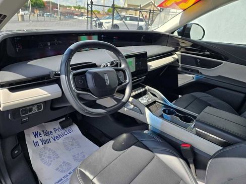 Used 2024 Lincoln Nautilus Premier image 14