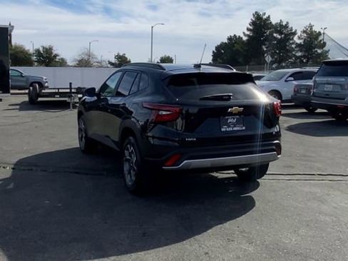 New 2026 Chevrolet Trax LT FWD image 6