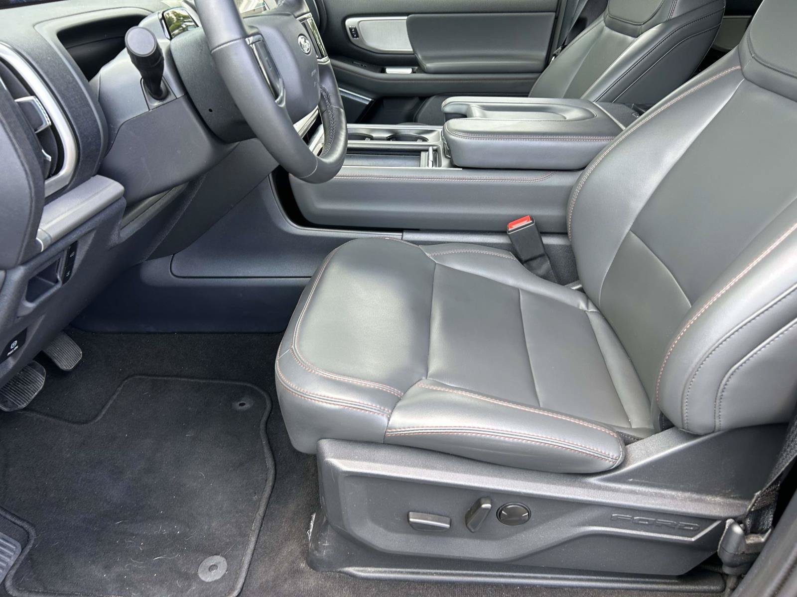 Used 2025 Ford Expedition Active RWD image 22