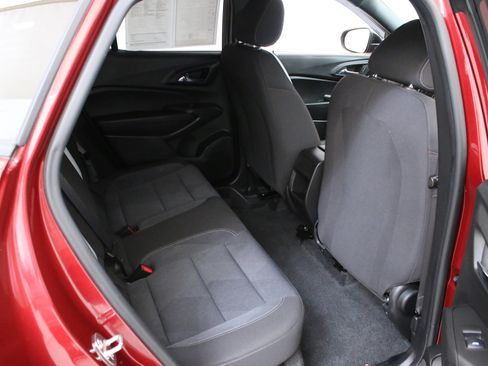 Used 2024 Chevrolet Trax RS FWD image 27
