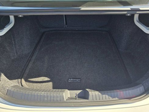 Used 2023 Volkswagen Jetta SE w/ Panoramic Sunroof Package image 16