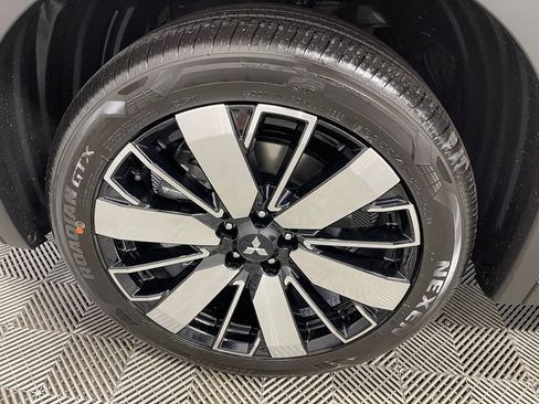 New 2025 Mitsubishi Outlander SE image 36