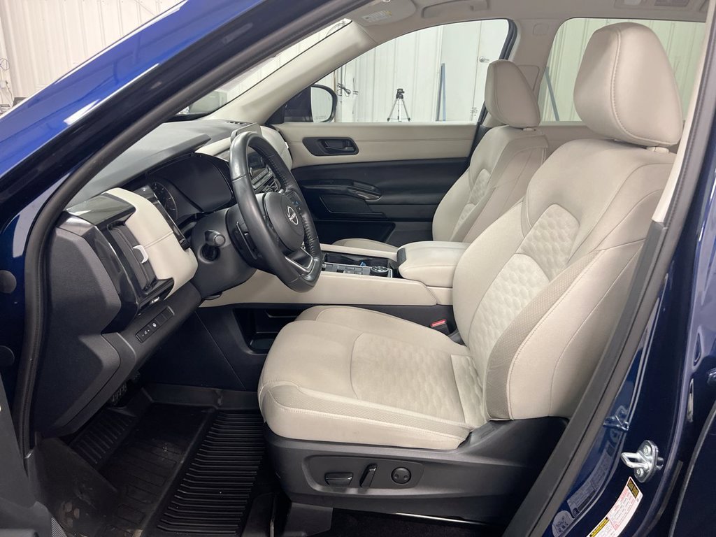 Used 2024 Nissan Pathfinder SV w/ Cargo Package AWD/4WD image 19