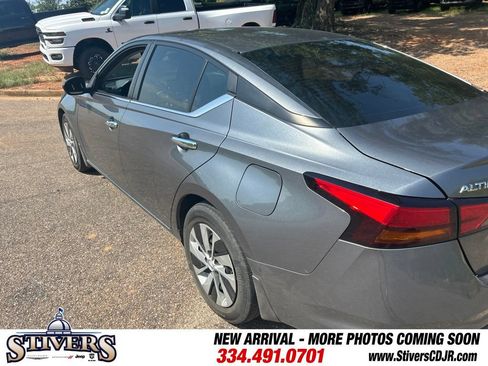 Used 2022 Nissan Altima 2.5 S FWD image 6