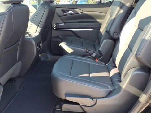 New 2026 Chevrolet Traverse LT w/ Sun and Wheel Package FWD image 18