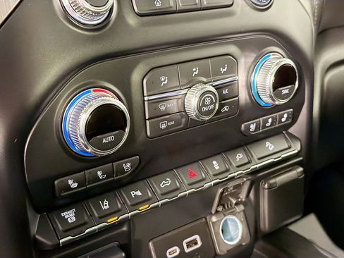 Used 2021 GMC Sierra 3500 Denali w/ Denali Ultimate Package image 16