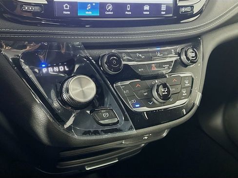 New 2026 Chrysler Pacifica Select image 12