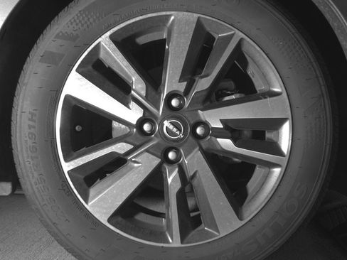 Used 2025 Nissan Versa SV FWD image 13