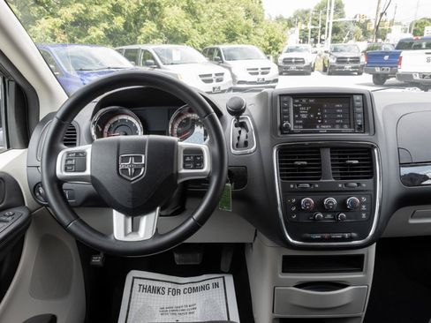 Used 2017 Dodge Grand Caravan SE w/ Power Window Group FWD image 22