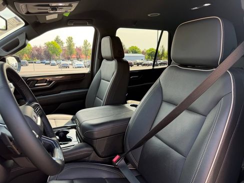 Used 2025 GMC Yukon Elevation AWD/4WD image 17