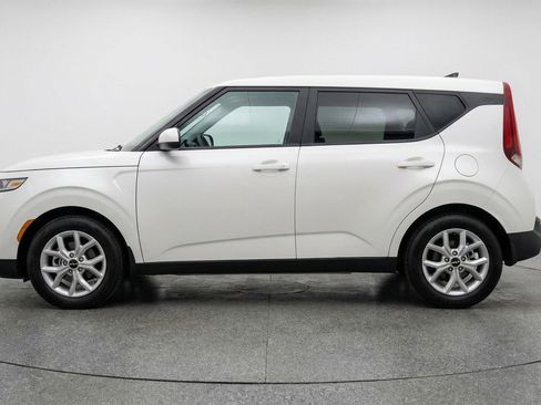 Used 2025 Kia Soul LX w/ LX Technology Package image 5