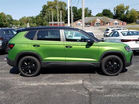 New 2025 Volkswagen Taos SE image 2