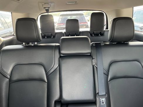 Used 2023 Nissan Pathfinder SL w/ Black Appearance Package AWD/4WD image 22