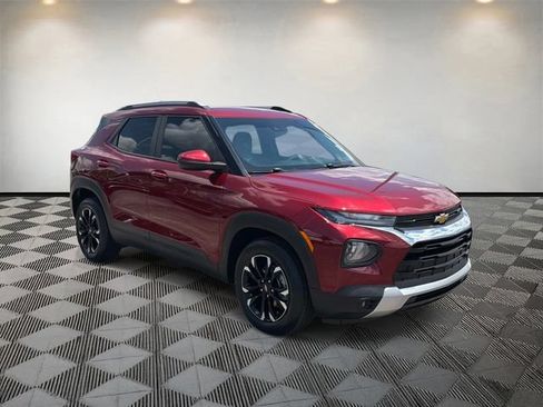 Used 2022 Chevrolet TrailBlazer LT w/ Confidence II Package FWD image 3