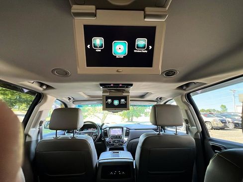 Used 2018 Chevrolet Suburban Premier AWD/4WD image 19