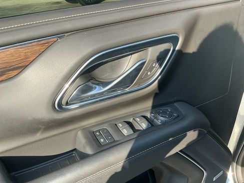 Used 2024 Chevrolet Tahoe Premier AWD/4WD image 16