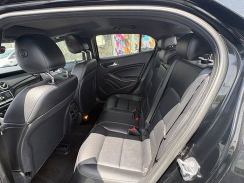 Used 2018 Mercedes-Benz GLA 250 4MATIC w/ Premium Package image 15