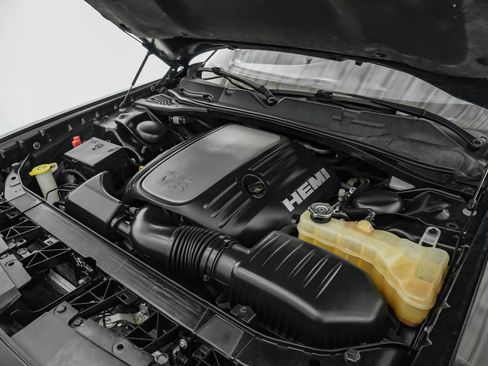 Used 2018 Dodge Challenger R/T RWD image 39