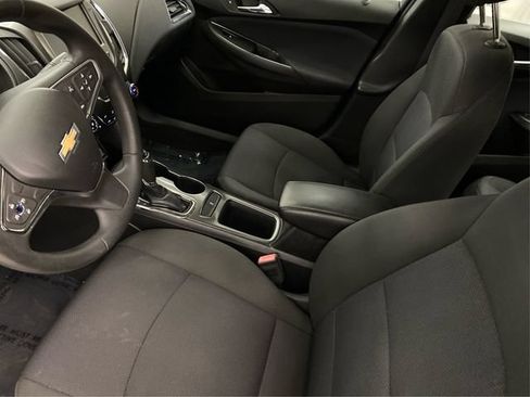 Used 2017 Chevrolet Cruze LT w/ Convenience Package FWD image 10