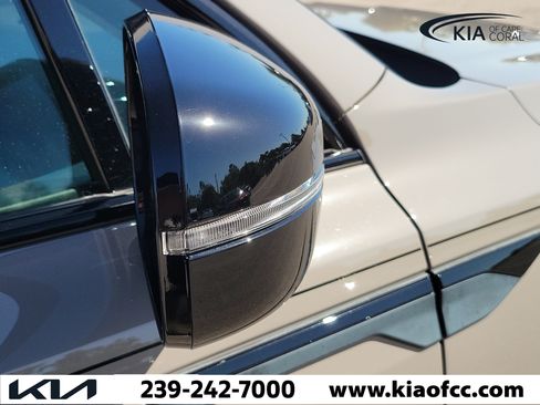 Certified 2025 Kia Sorento SX AWD/4WD image 8